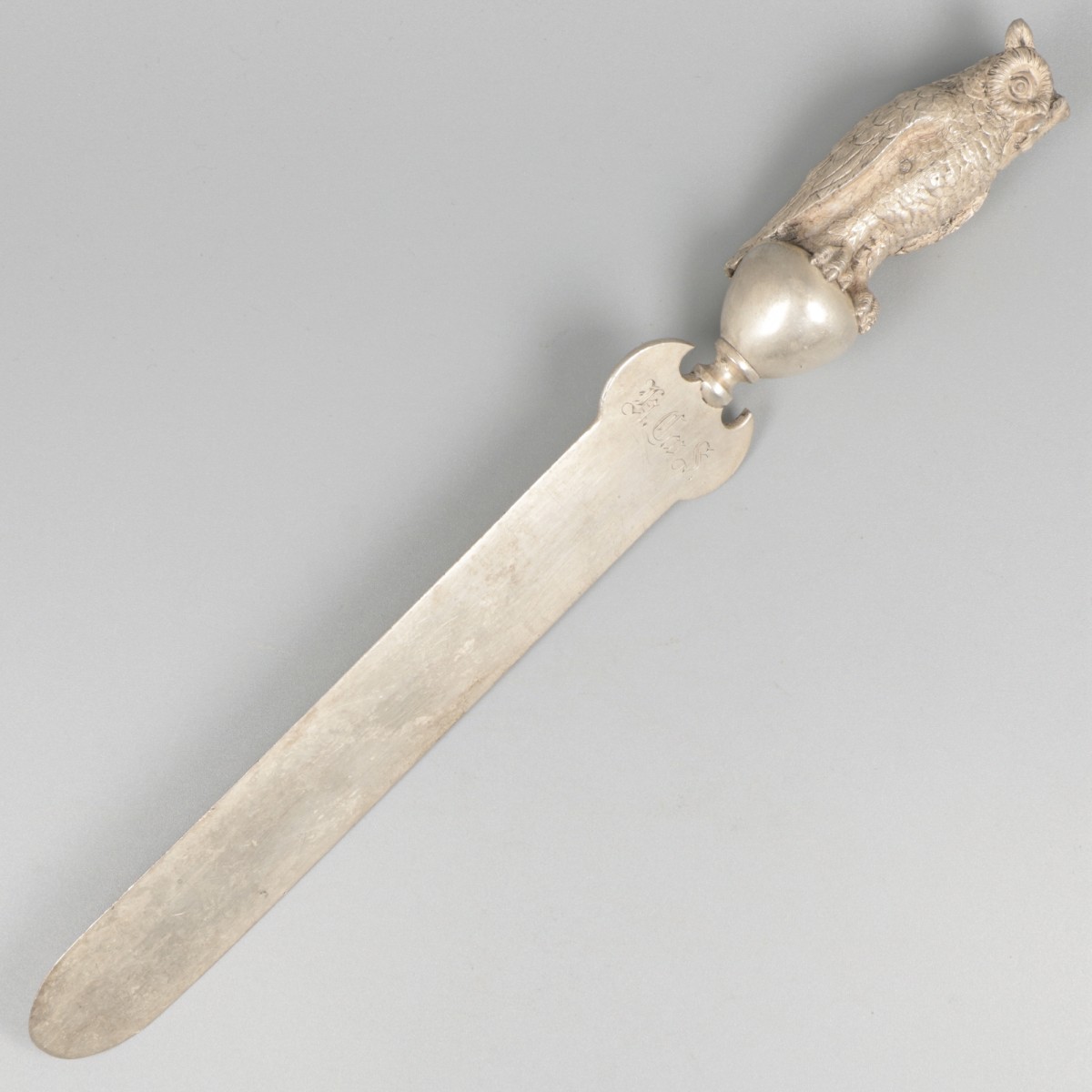 Briefopener zilver.