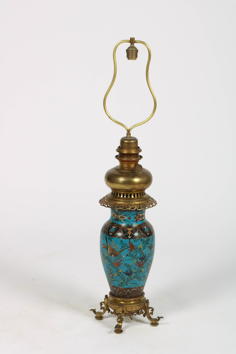 Een cloisonné lampvoet, China, ca. 1900.
