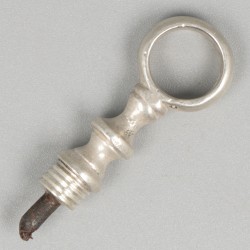 2 zilveren kurkentrekkers waarvan 1 uit 1789 van Willem Vergeer (1779-1807) uit Schoonhoven.