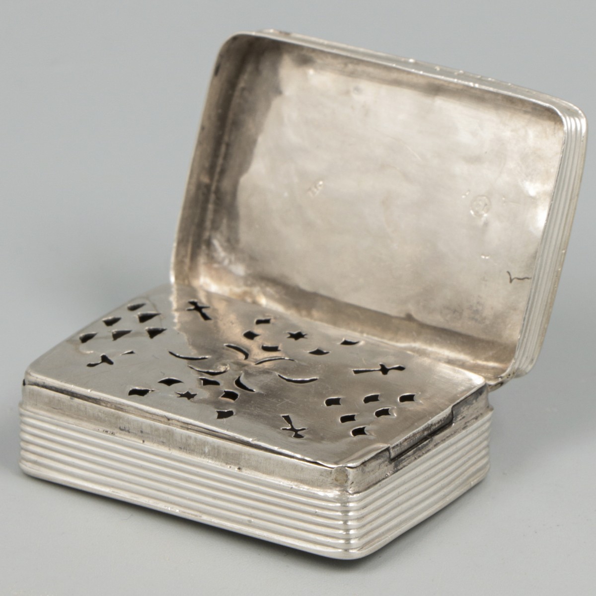 Vinaigrettedoosje zilver.