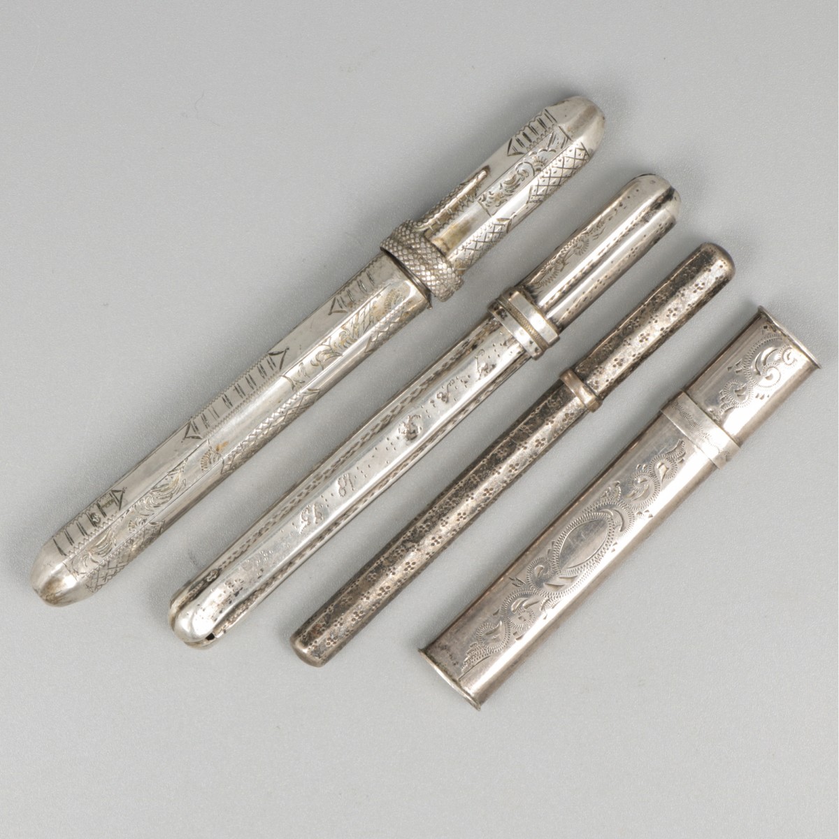 4-delig lot naaldenkokers zilver.