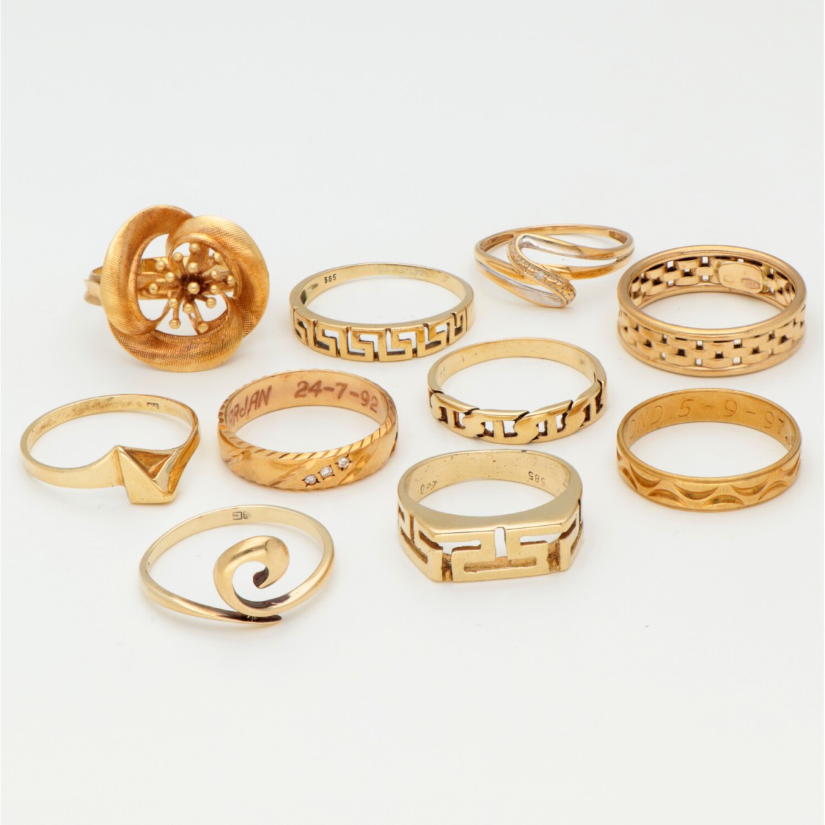 Lot van diverse geelgouden ringen.