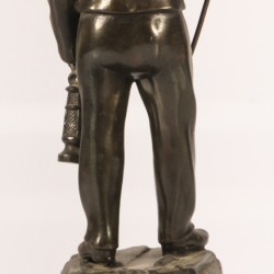 Een sculptuur van een rustende arbeider, Frankrijk, vroeg 20e eeuw.