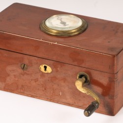 Een oud magnetisme instrument, Duits(?), 1e helft 20e eeuw.