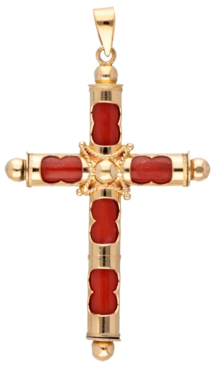 18 kt. Geelgouden antieke kruisvormige hanger bezet met bloedkoraal.