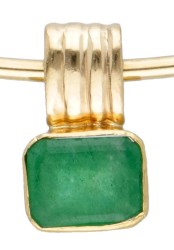 18 kt. Geelgouden spangcollier voorzien van een 14 kt. hanger bezet met ca. 2.03 ct. aventurijn.