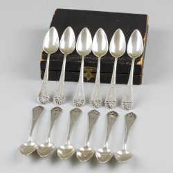 12-delige set thee- / koffielepels zilver.