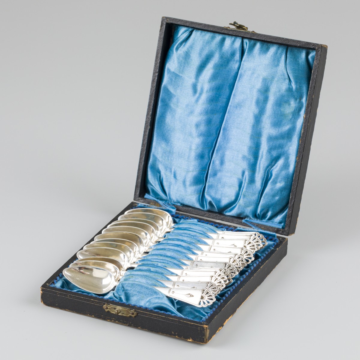 12-delige set thee- / koffielepels zilver.