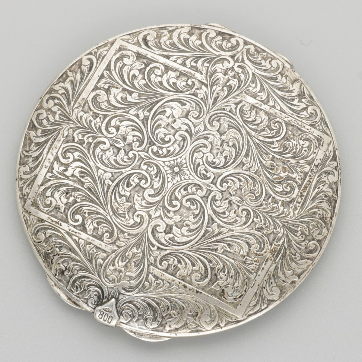 Poeder- / compactdoos zilver.