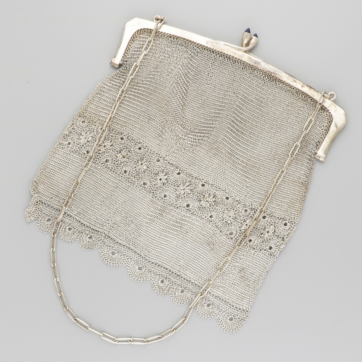 Beugeltas zilver.