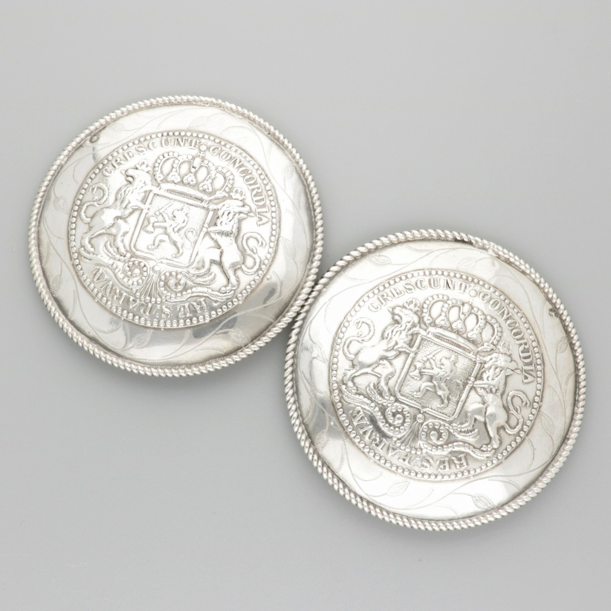 Set broekstukken (Zeeland Walcheren 1906) zilver.