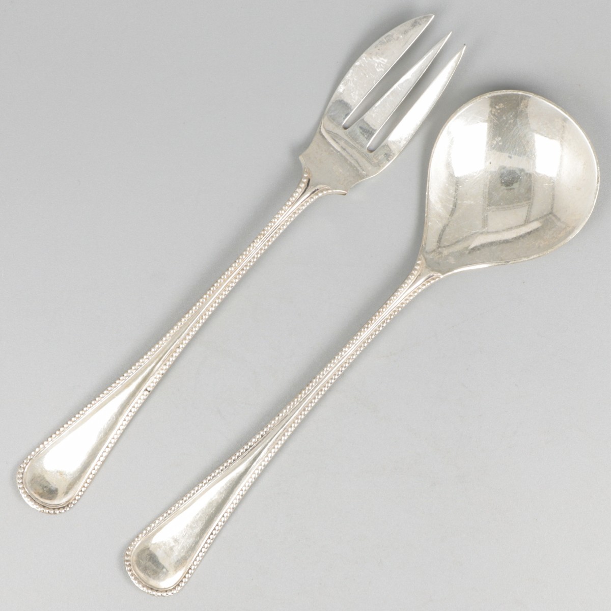 Gembercouvert zilver.