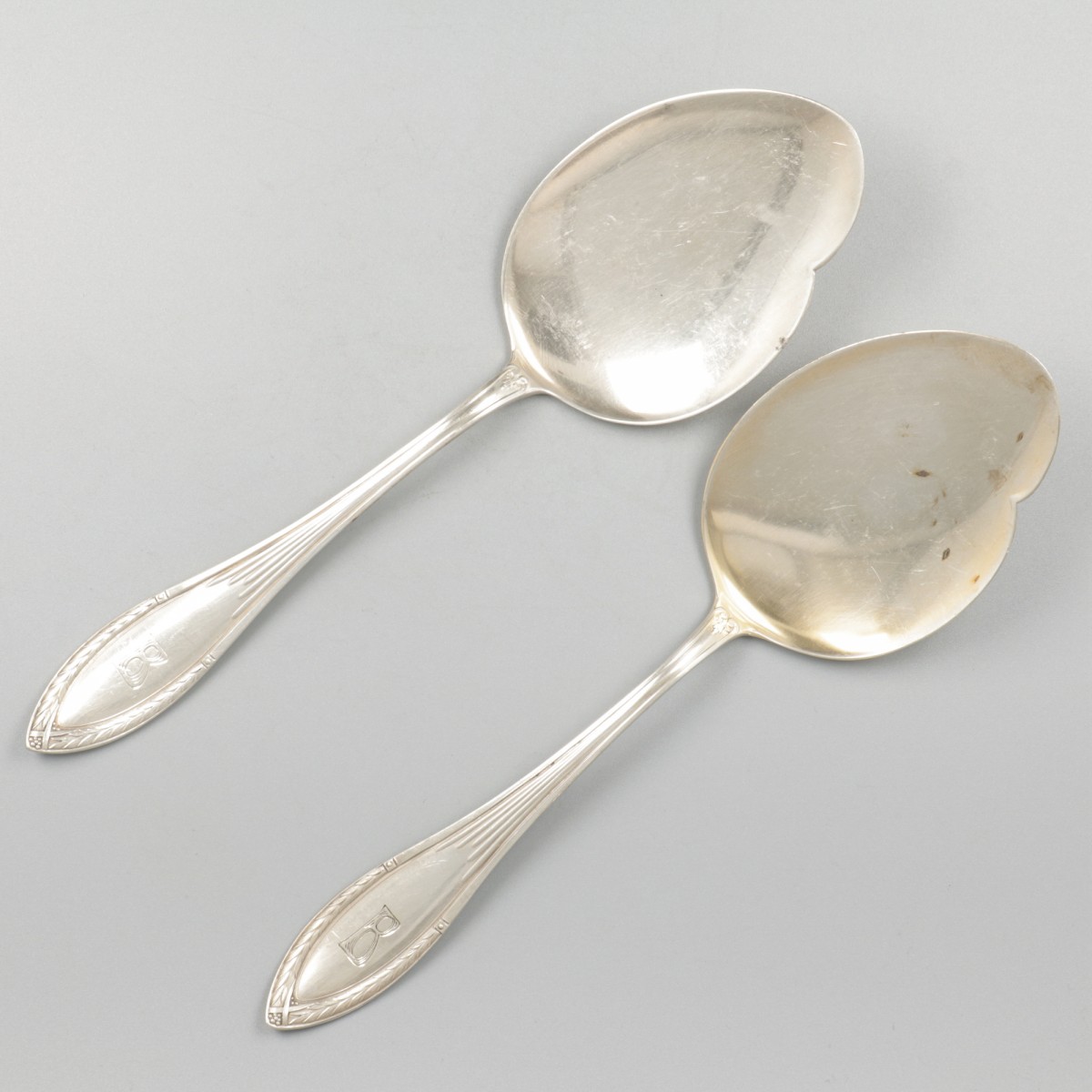 2-delige set pasteischeppen zilver.