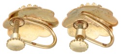 Vintage 14 kt. geelgouden bloemvormige oorbellen bezet met granaat.