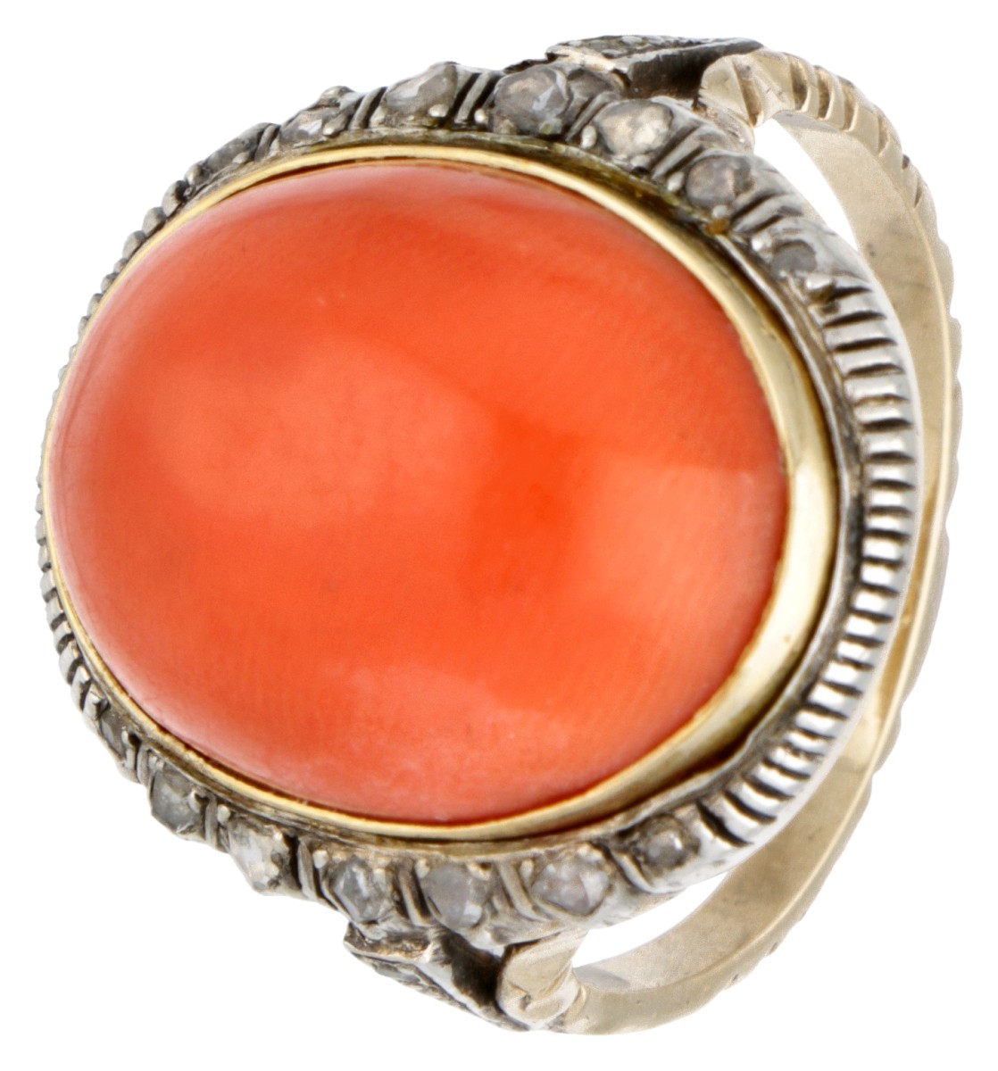 Vintage 14 kt. geelgouden ring bezet met ca. 6.74 ct. bloedkoraal en roos geslepen diamanten.