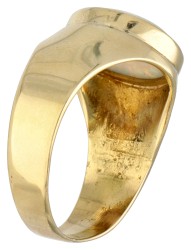 18 kt. Geelgouden ring bezet met opaal.