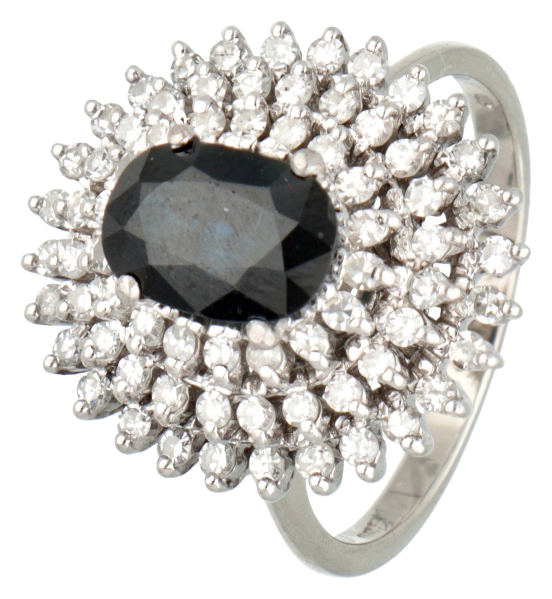 Vintage 18 kt. witgouden entourage ring bezet met ca. 2.00 ct. natuurlijke saffier en ca. 0.70 ct. diamant.