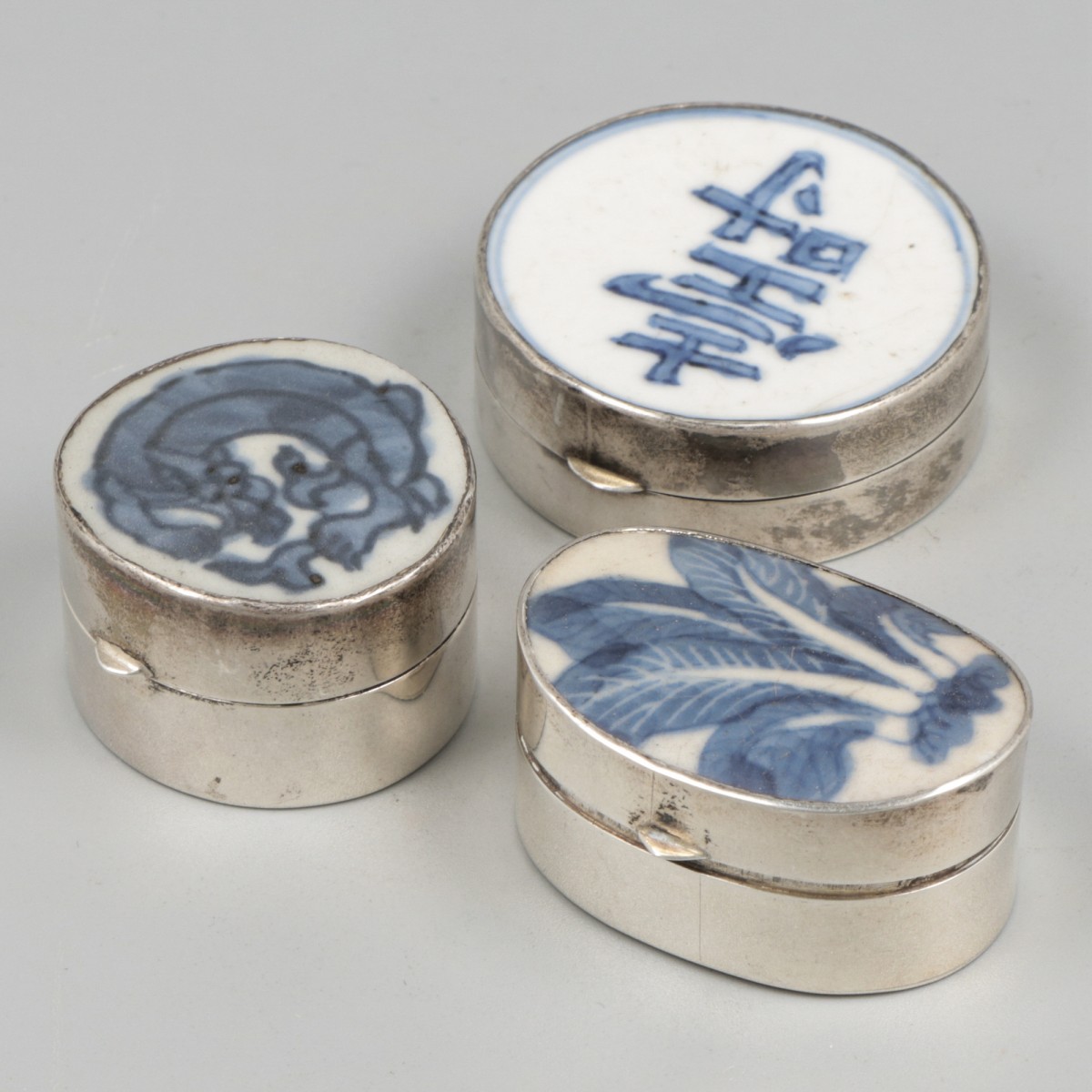 3-delig lot pillendoosjes zilver.