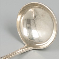 Groentelepel en juslepel zilver.