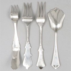 4-delig lot schepwerk zilver.