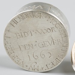 Pyxis (Custodia) / Chrismatorium uit 1662 zilver.