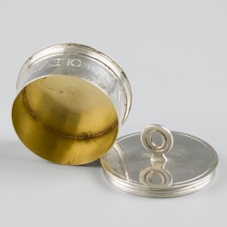Pyxis (Custodia) / Chrismatorium uit 1662 zilver.
