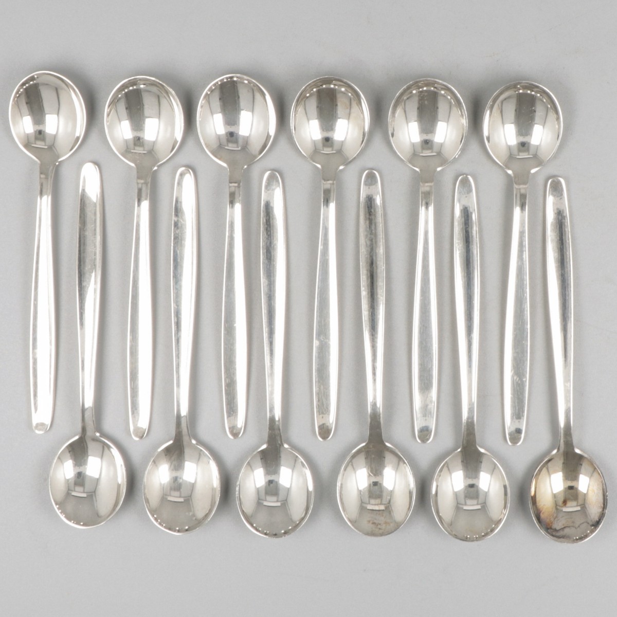 12-delige set dessertlepels ''model Jeunesse'' zilver.