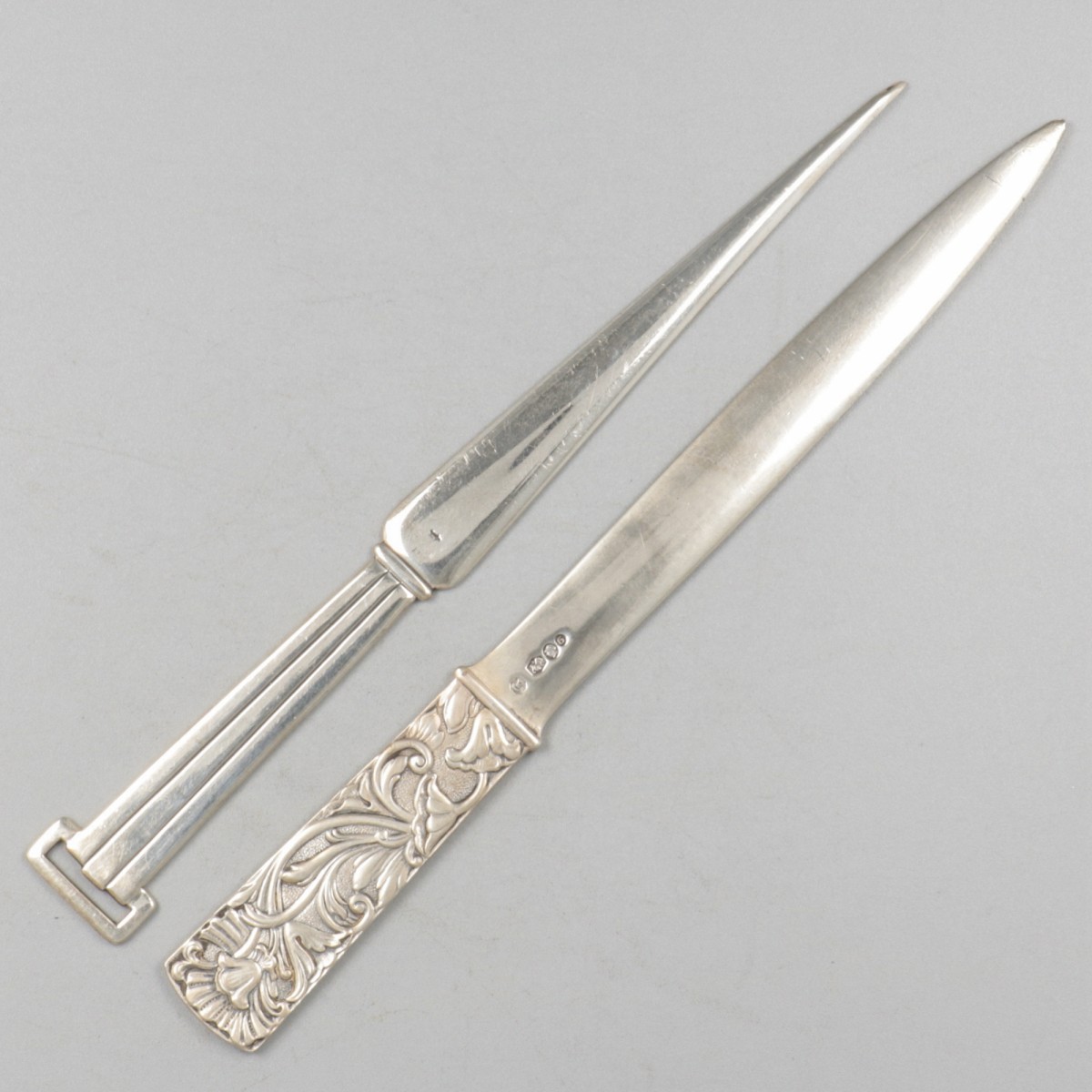 2 briefopeners zilver.