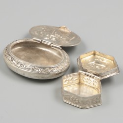 2-delig lot pillen- / pepermuntdoosjes zilver.
