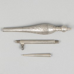 Tamboereernaald / haaknaald zilver.