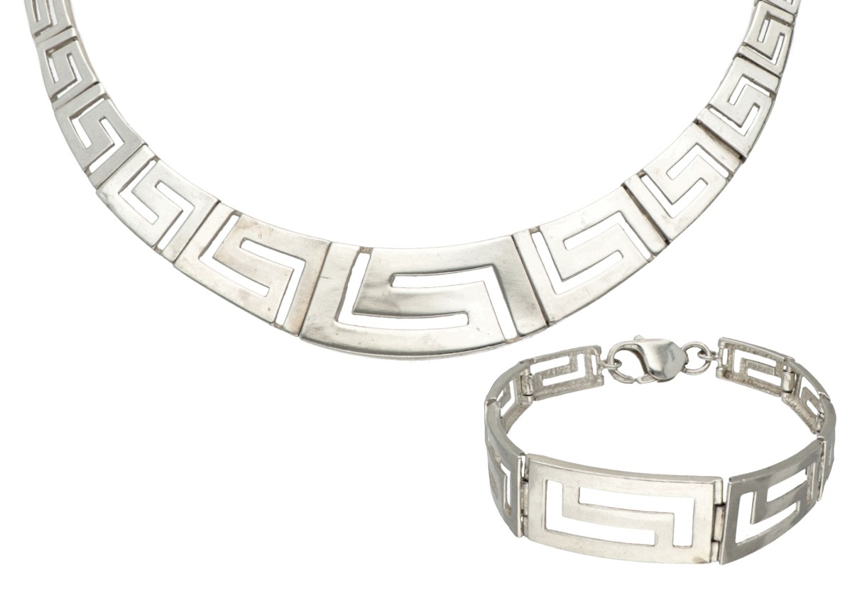 Sterling zilveren set van collier, armband en oorclips met meandermotief door Scandinavische designer VFH.