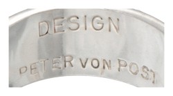 Sterling zilveren bloemvormige ring door Zweedse designer Peter von Post.