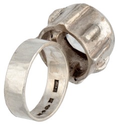 Sterling zilveren solitair ring met bergkristal door Zweedse designer.