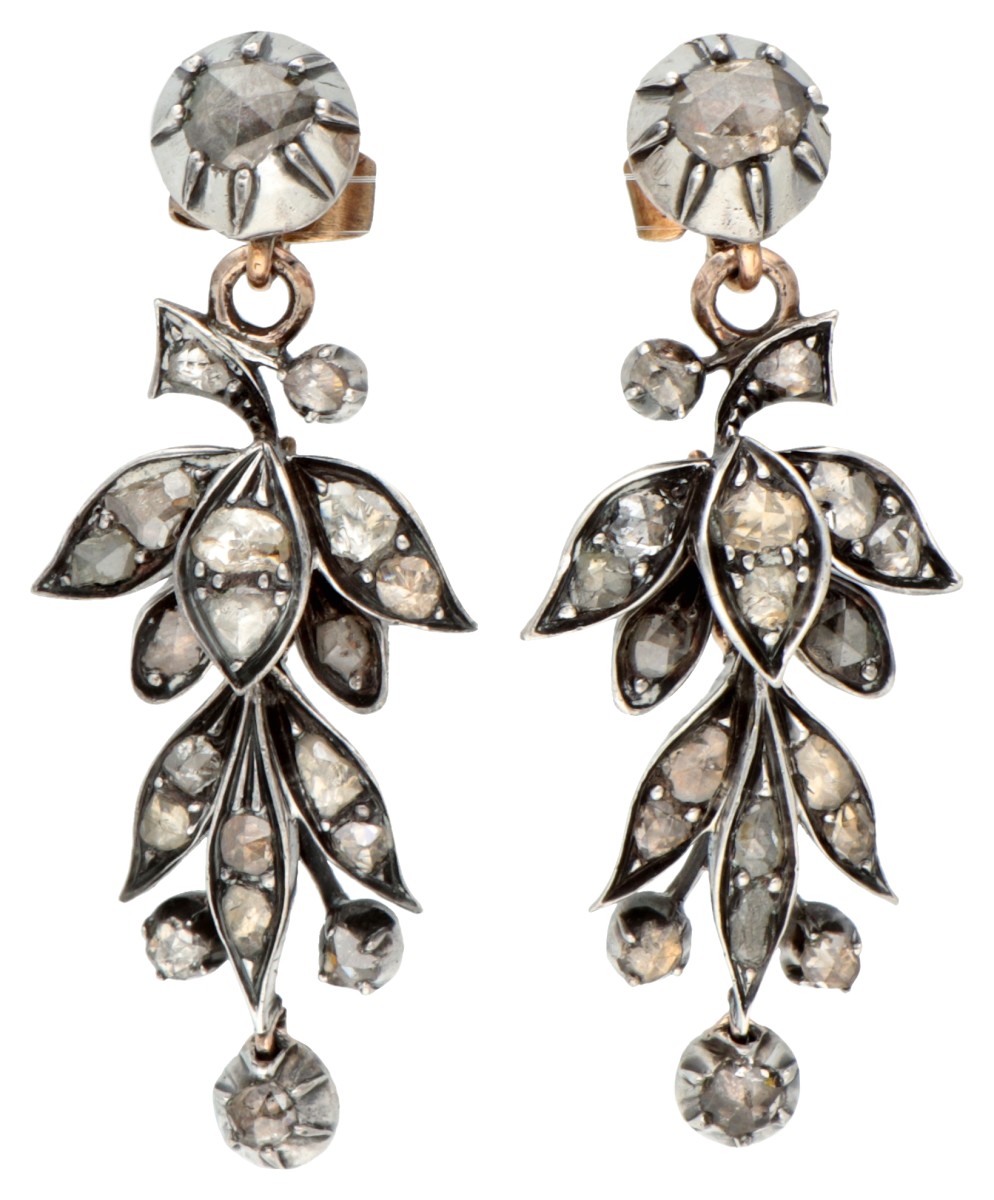 Antieke 14 kt. gouden met zilveren oorbellen bezet met roosgeslepen diamant.