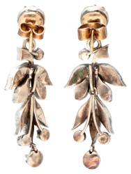 Antieke 14 kt. gouden met zilveren oorbellen bezet met roosgeslepen diamant.