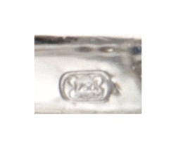 18 kt. Witgouden art deco ring bezet met ca. 0.36 ct. diamant en natuurlijk saffier.