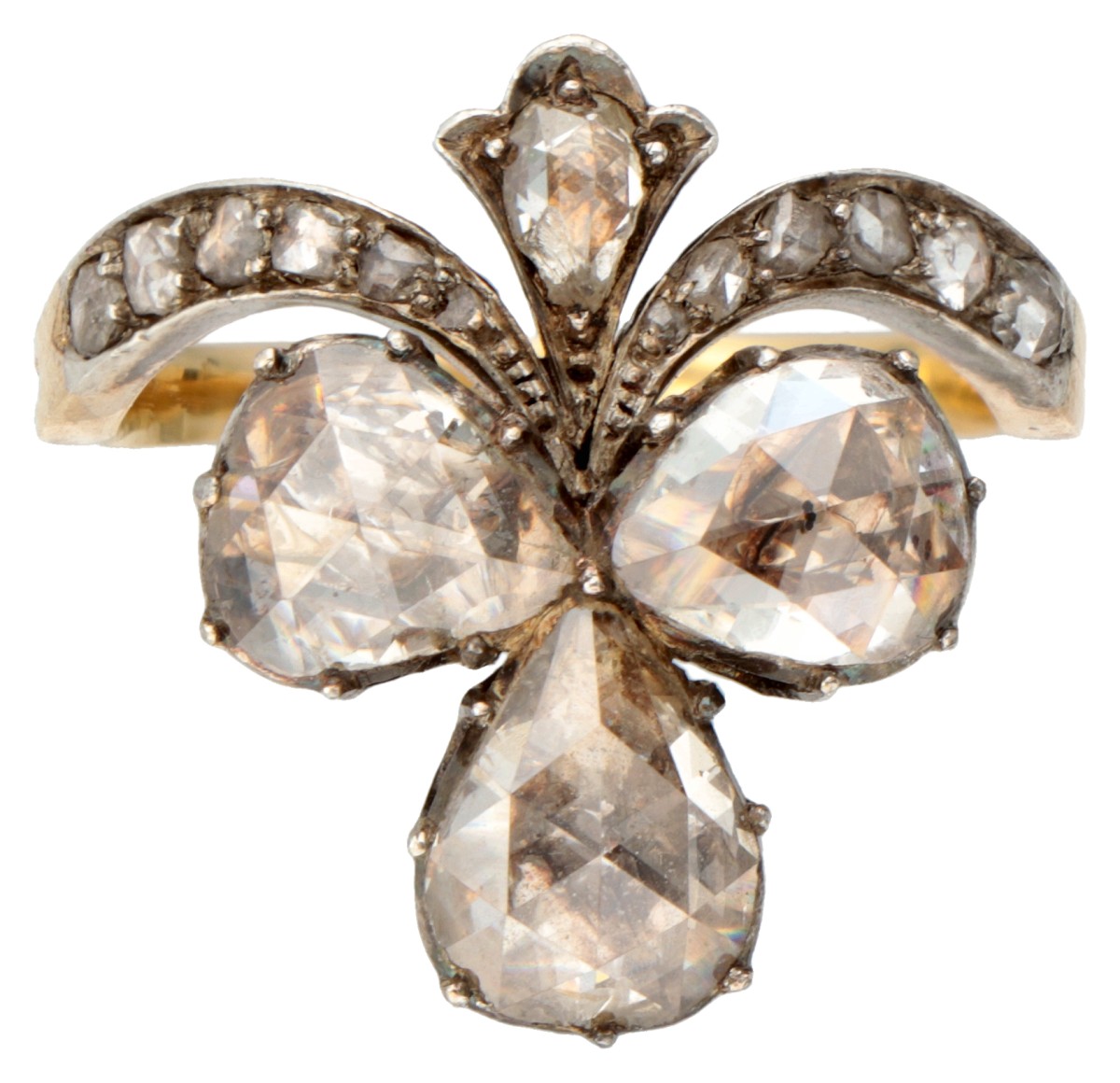 Antieke 14 kt. geelgouden 'Duchesse' of tiara klaverblad ring bezet met roosgeslepen diamant in zilver.