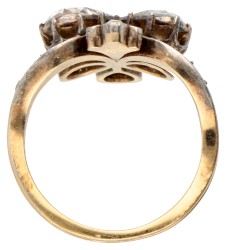 Antieke 14 kt. geelgouden 'Duchesse' of tiara klaverblad ring bezet met roosgeslepen diamant in zilver.