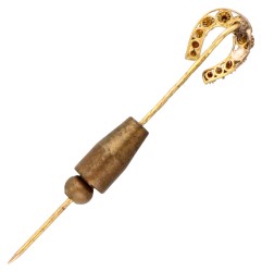 Antieke 14 kt. geelgouden reversspeld met een cantille hoefijzer.