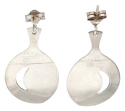 Sterling zilveren oorbellen met blauwe emaille door designer Sigurd Waldemar Åhman voor Jokkmokks Tenn Zweden.