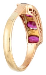 Antieke 14K geelgouden ring bezet met synthetische robijn en zaadparels.