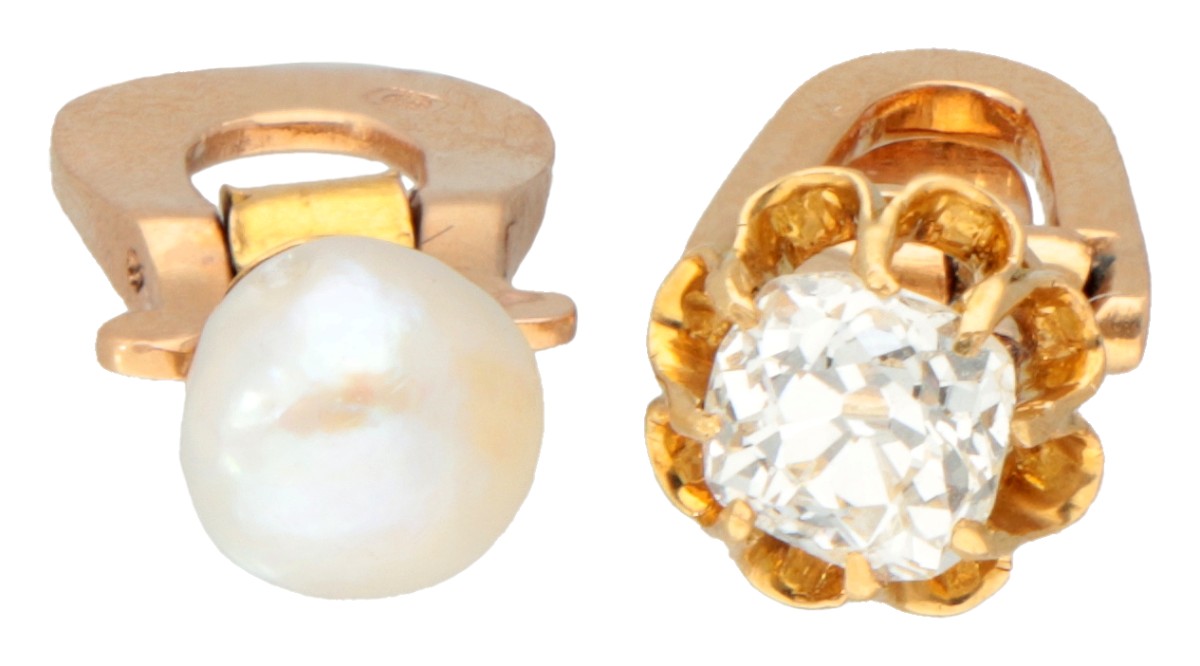 14 kt. Geelgouden boordknopen bezet met ca. 0.28 ct. diamant en parel.