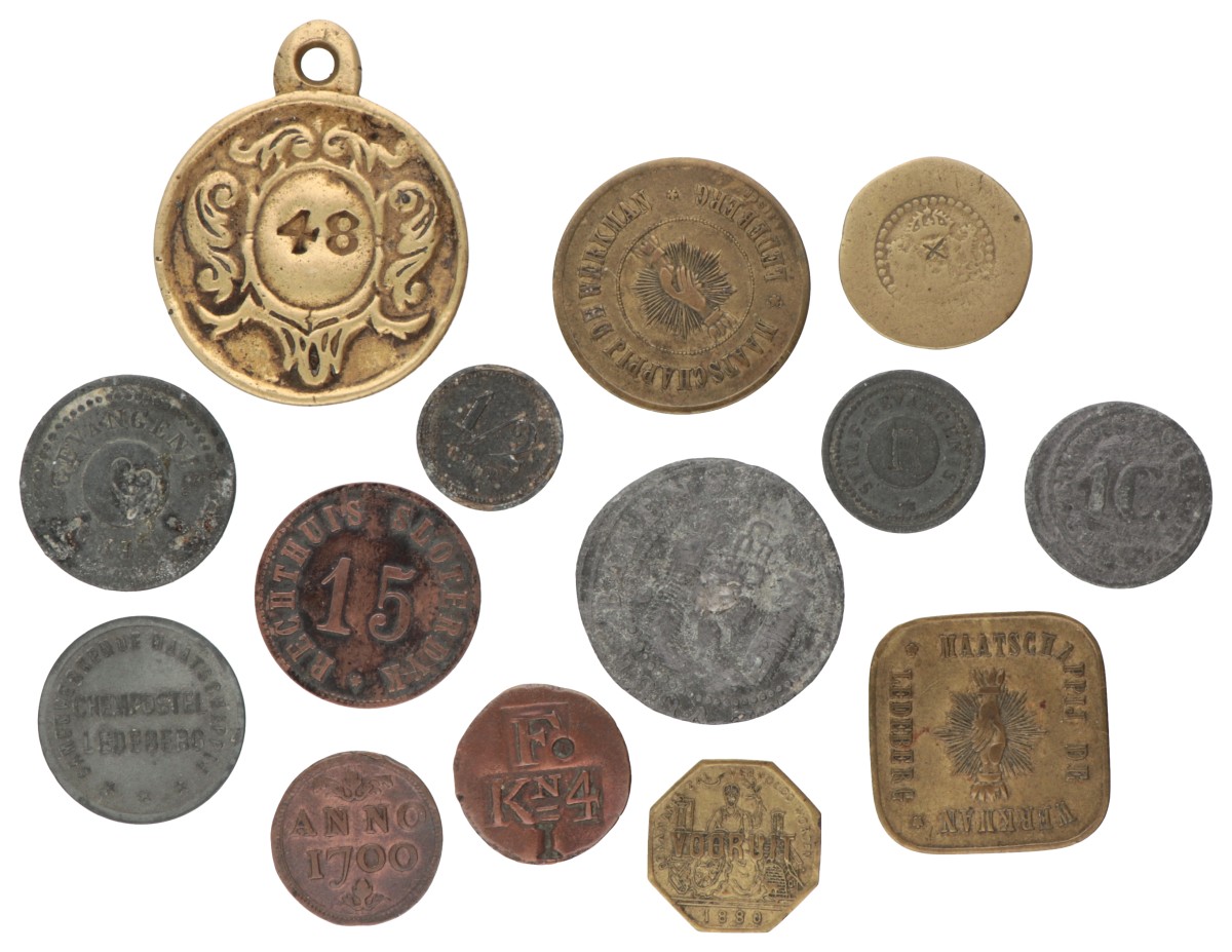 Nederland. Z.j. Lot (14) Tokens.