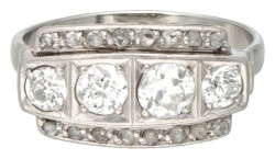 Vintage 14 kt. witgouden ring bezet met ca. 0.68 ct. diamant.