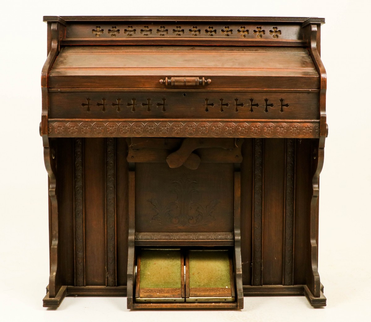 Een traporgel/ harmonium, laat 19e eeuw.