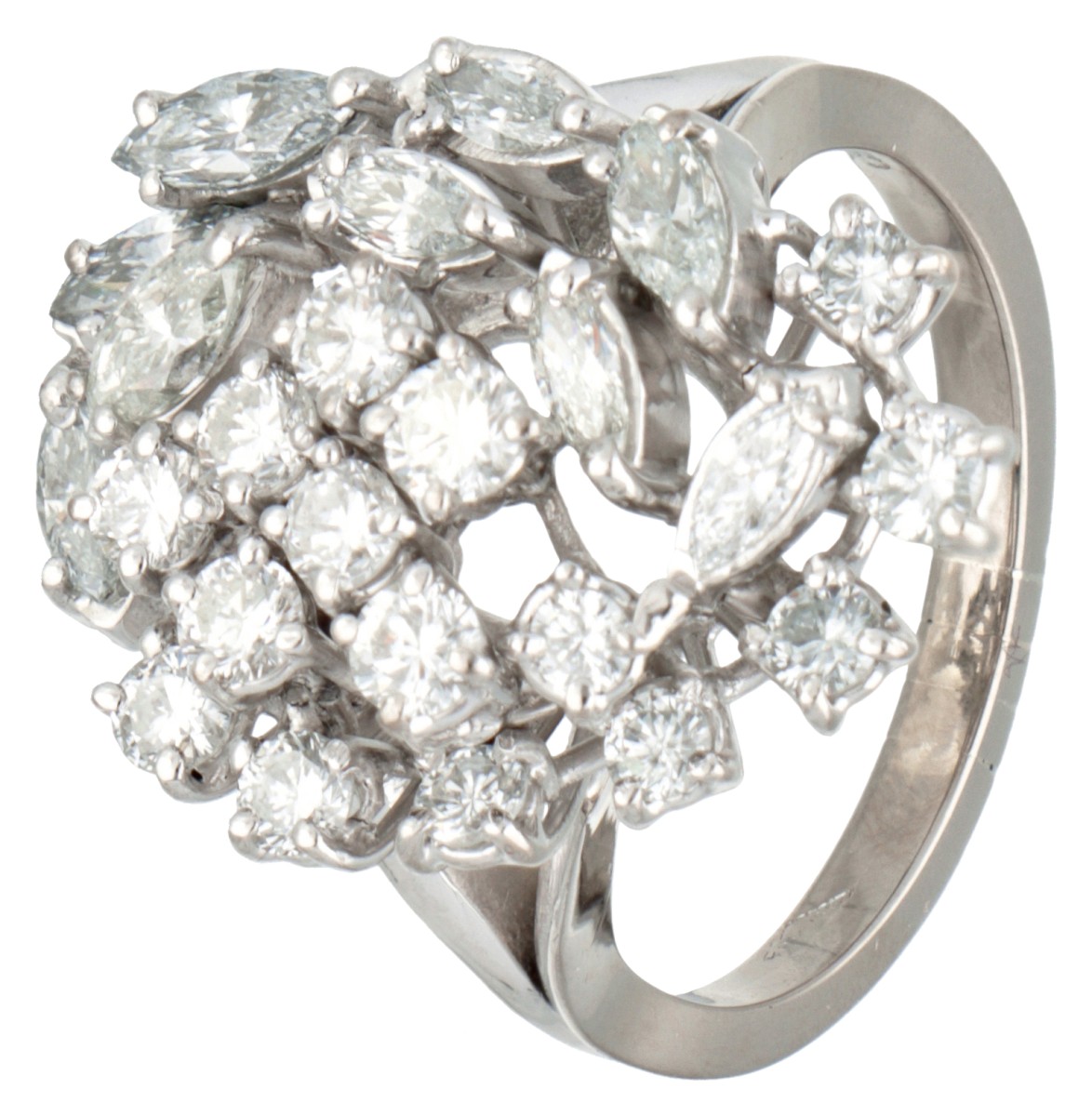 18 kt. Witgouden entourage ring bezet met ca. 1.50 ct. diamant.