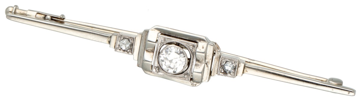 Art deco 18 kt. witgouden staaf broche bezet met ca. 0.32 ct. diamant.