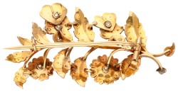 Antieke 14 kt. geelgouden broche bezet met diamant en zaadparels.