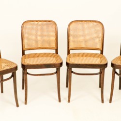 Een set van (4) Thonet-stijl stoelen, 20e eeuw.
