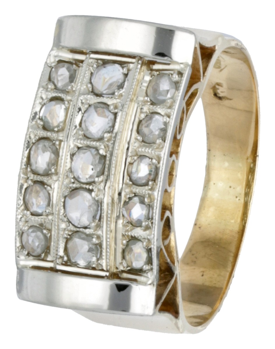 18 kt. Bicolor gouden retro tank ring bezet met roosgeslepen diamant.